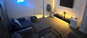 The Hideaway Home BD5 - 2 Bed Lovely Modern House