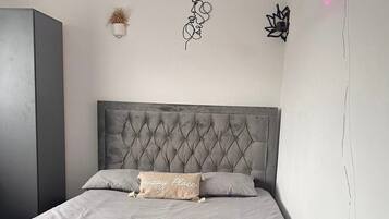Huis | 2 slaapkamers, een strijkplank/strijkijzer, gratis wifi, beddengoed