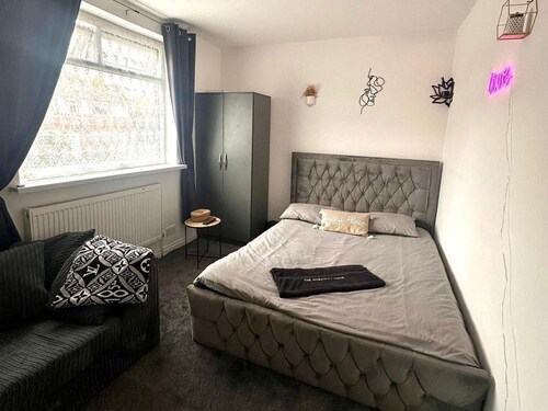 The Hideaway Home BD5 - 2 Bed Lovely Modern House