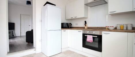 Refrigerador, microondas, horno y parrilla de estufa