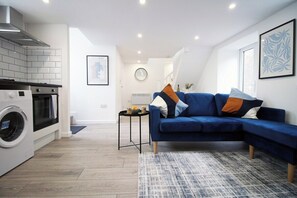 Interior - The White House by Tŷ SA - Zip World & Bike Park (Aberdare)