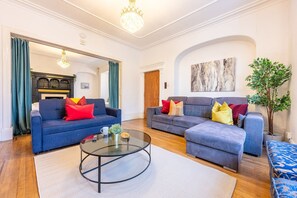 TV, fireplace - Kingsway Square by Tŷ SA (Newport)