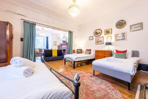 1 bedroom, iron/ironing board, internet, bed sheets - Kingsway Square by Tŷ SA (Newport)