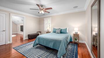 6 slaapkamers, een strijkplank/strijkijzer, wifi, beddengoed