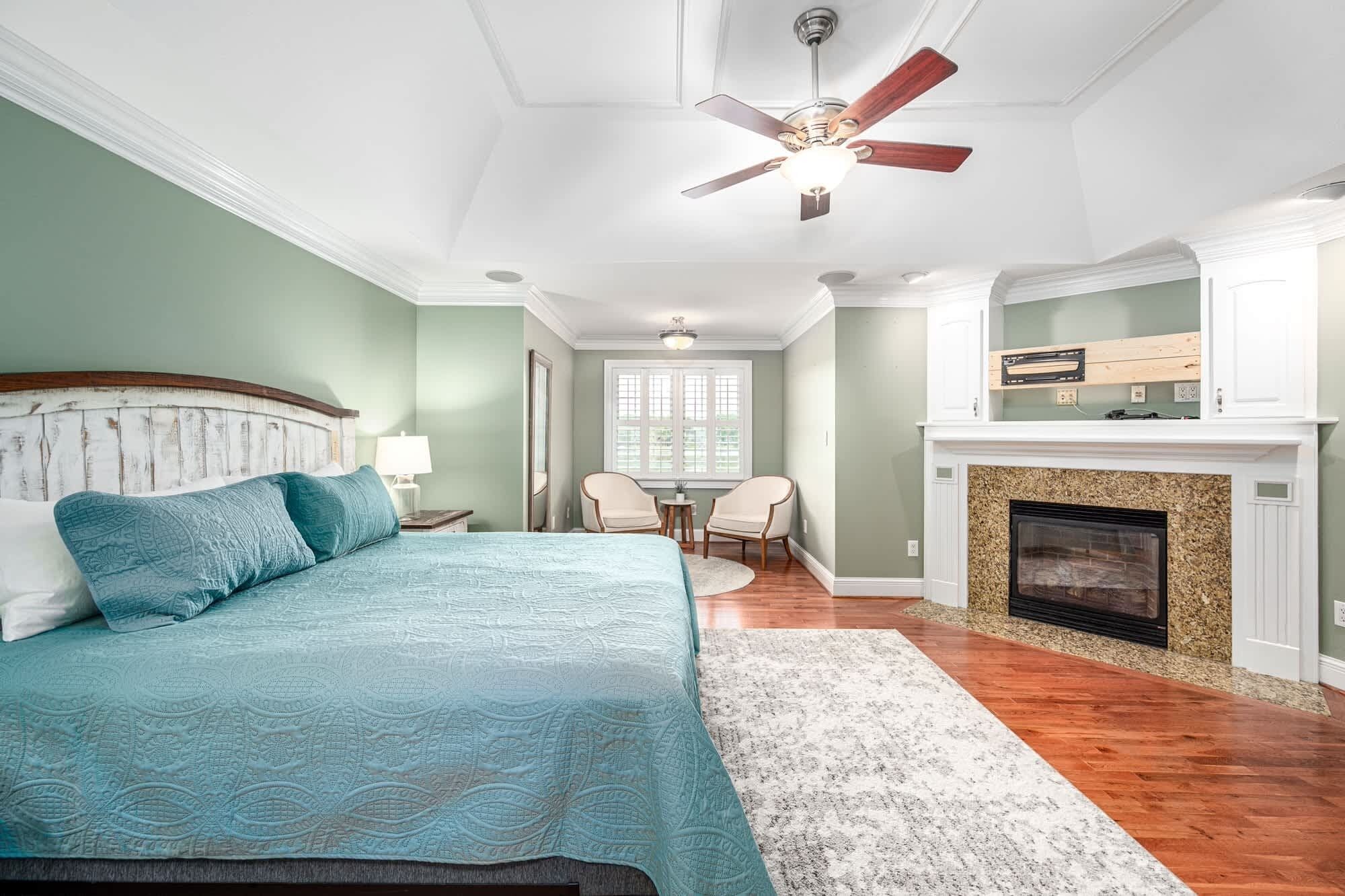 6 bedrooms, iron/ironing board, WiFi, bed sheets