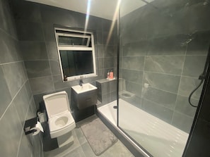 Appartement, plusieurs lits | Salle de bain