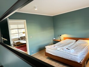 2 bedrooms, travel cot, WiFi, bed sheets - Great central apartment with 2 bedrooms  (Reykjavík)