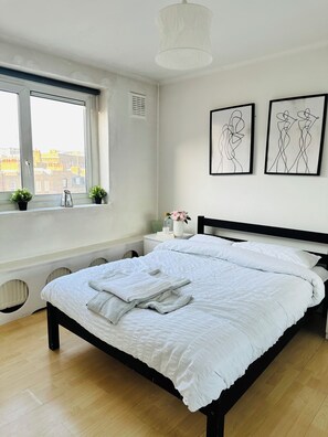 Apartment, Multiple Beds | 3 bedrooms, free WiFi, bed sheets - Immaculate 3-bed Apartment in London (London)
