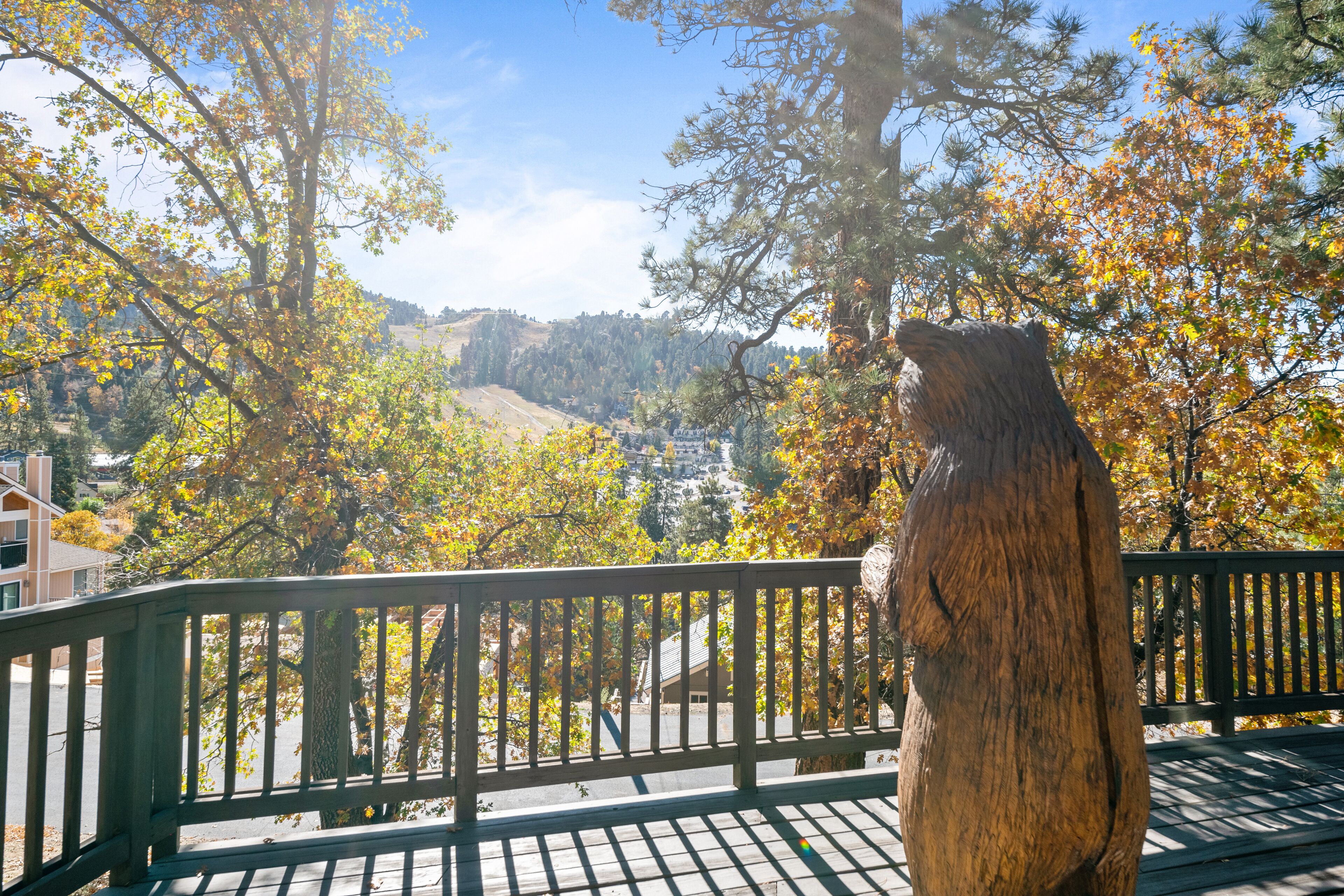 A Ski View - A-Frame cabin walking distance to Bear Mountain