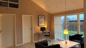 Cabin, 4 Bedrooms, Patio, Garden View | Interior