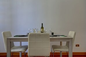 Deluxe Condo | Dining room