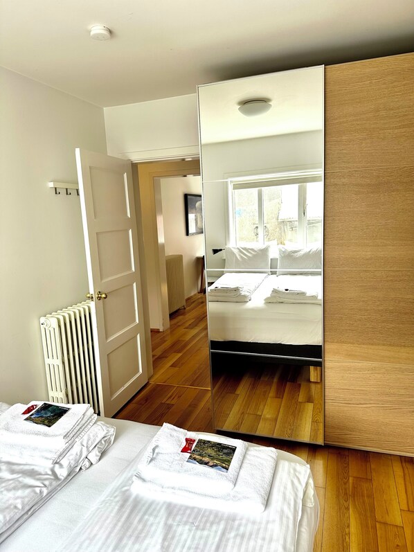 1 bedroom, travel cot, WiFi, bed sheets - Cozy central apartment in a perfect location (Reykjavík)