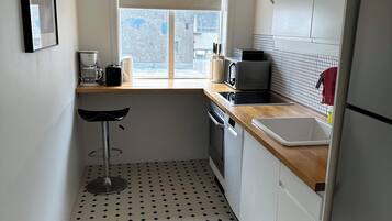 Peti sejuk, ketuhar gelombang mikro, ketuhar, dapur