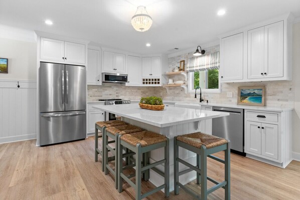 Refrigerador, microondas, horno, placa de cocina