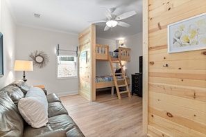 5 bedrooms, desk, iron/ironing board, travel crib