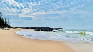A beach with clear skies and waves. - The Rebirth Apartment Binh Chau Ho Tram (Ho Chi Minh City)