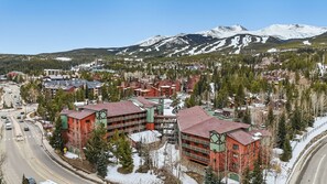 Exterior - 🌼 Magnolia Inspired 🏔️ Ski-In Condo 💎Designer👣 Steps to Main🤑 $0 Cleaning fee (Breckenridge)