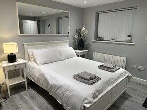 Apartment | 1 bedroom, iron/ironing board, free WiFi, bed sheets - Beautiful 1-bed Modern Luxury Apartment in Luton (Luton)