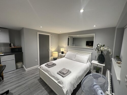 Beautiful 1-bed Modern Luxury Apartment in Luton