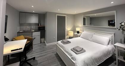 Beautiful 1-bed Modern Luxury Apartment in Luton