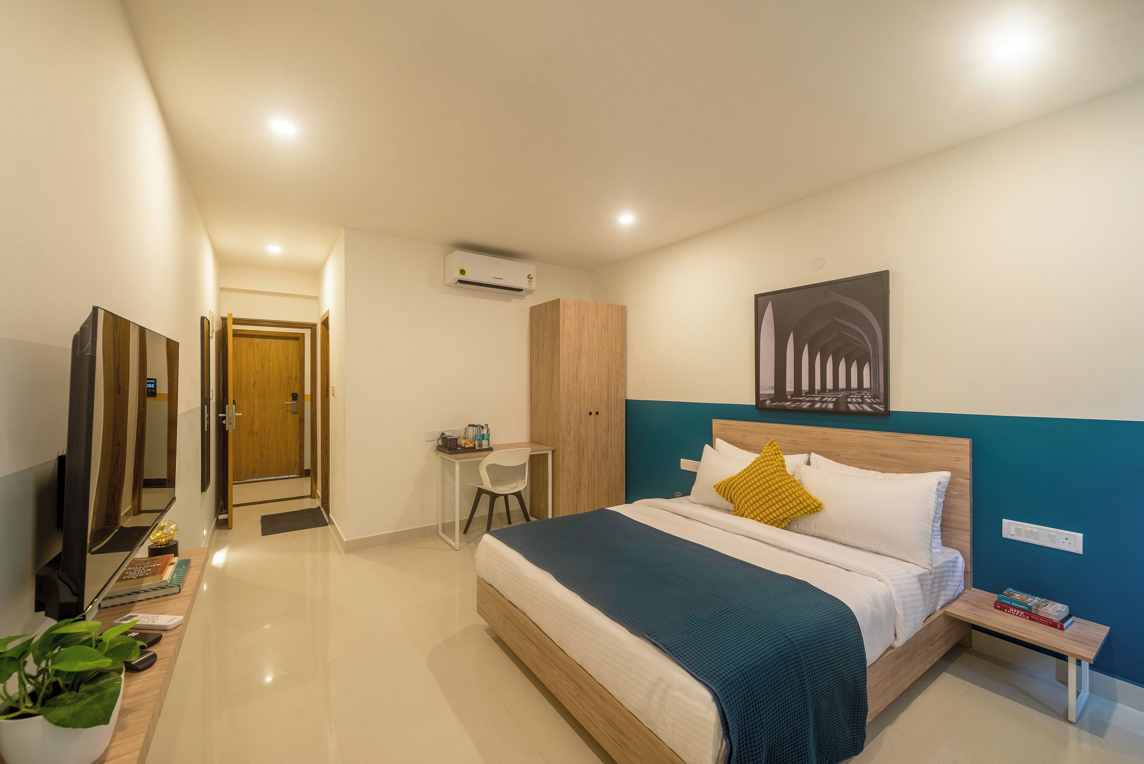 standard room | desk, soundproofing, free wifi, bed sheets