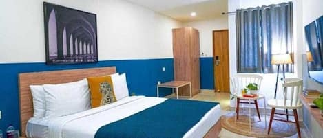 Executive Suite | 1 bedroom, desk, soundproofing, bed sheets