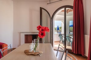 LĂ€genhet - 3 sovrum - uteplats | Restauranger
