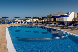 Apartment, 3 Schlafzimmer, Terrasse | Pool | Außenpool