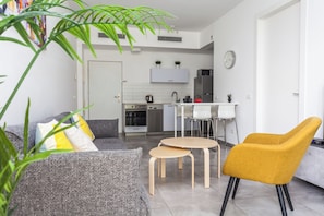 Apartamento luxo | Área de estar | TV de tela plana