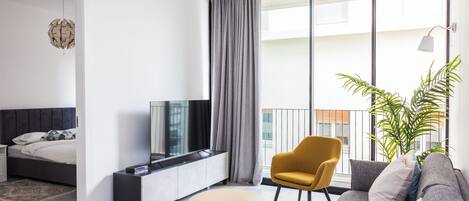 Deluxe-Apartment | Wohnbereich | Flachbildfernseher