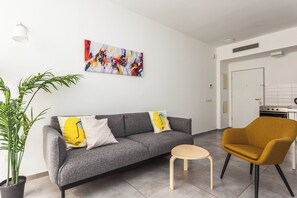 Deluxe Apartment | Living area