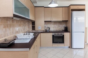 Apartment | Dapur peribadi | Peti sejuk/penyejuk beku saiz penuh, ketuhar, pembakar roti 