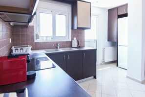 Apartment | Private kitchen - Gorgeous Apt w Magical View GC 3332-02 (Athens)