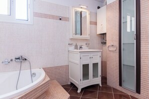 Apartment | Bathroom