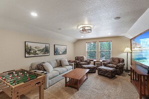 Smart TV, fireplace, stereo, offices
