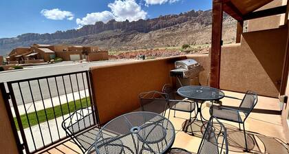 Moab Rim Views! I Pet Friendly I Garage I Pool & Hot Tub