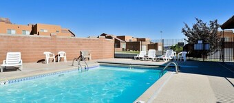 Moab Rim Views! I Pet Friendly I Garage I Pool & Hot Tub