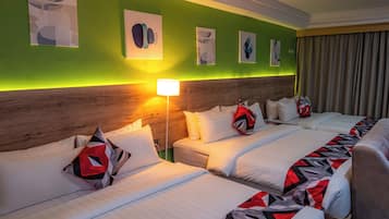 Daunenbettdecken, Minibar, Zimmersafe, Schreibtisch