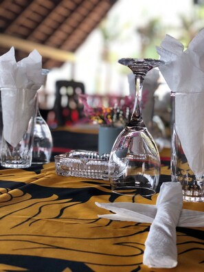 Family dining - Tahiti Hotel (Cotonou)