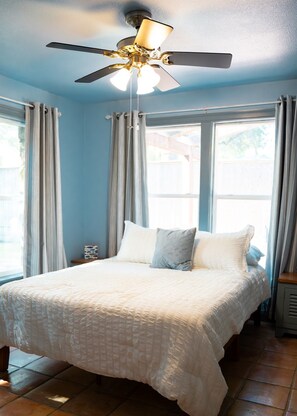 2 bedrooms, WiFi, bed sheets - Sargent, Tx Spacious, Creekfront Home, Amazing Outdoor Space & 2 Fishing Piers. (Sargent)