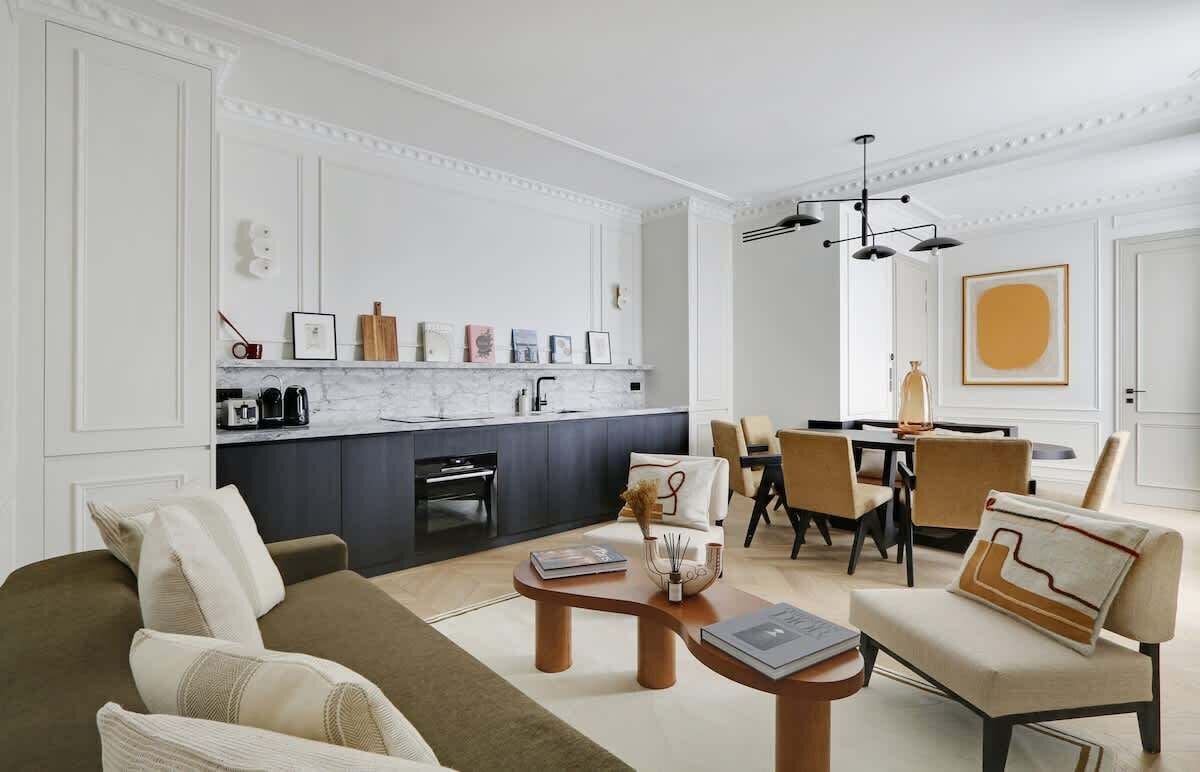 Televisión y oficina 