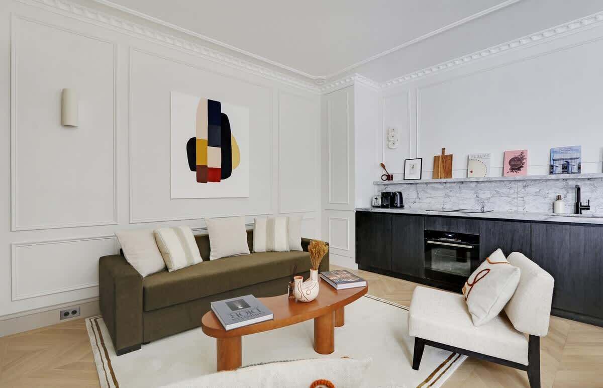 Una televisión, una oficina