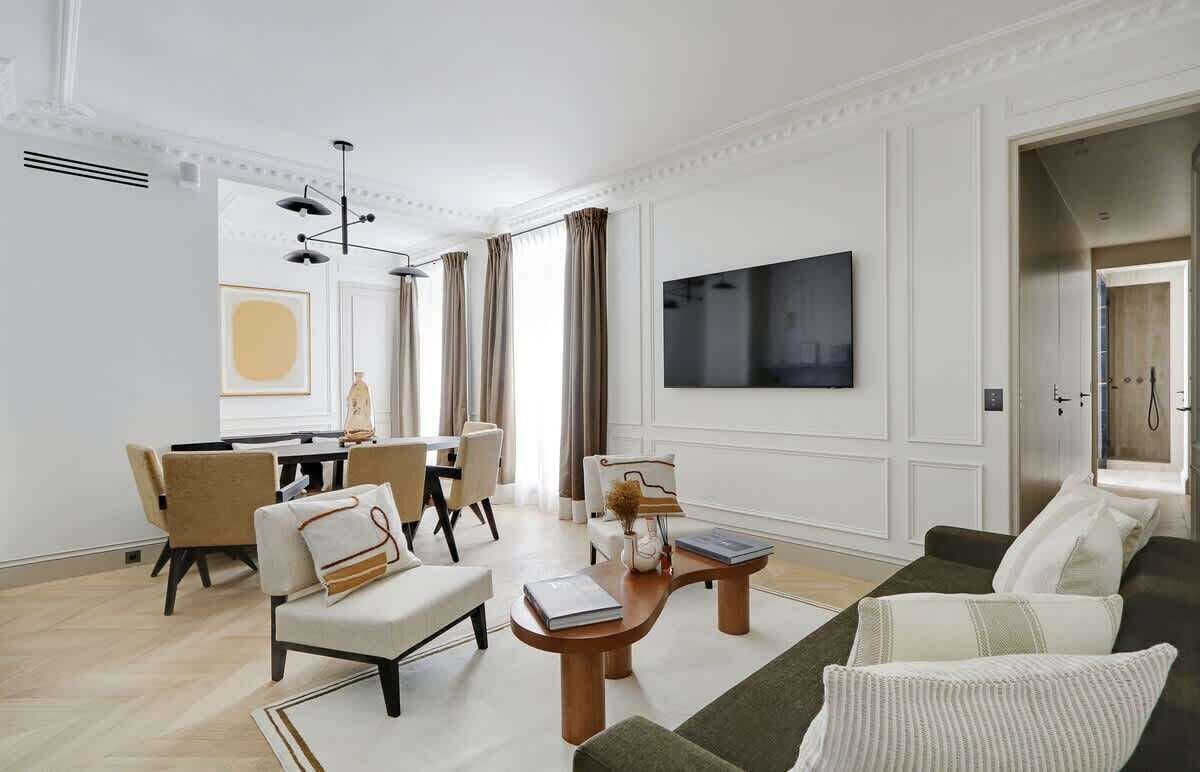 Televisión y oficina 