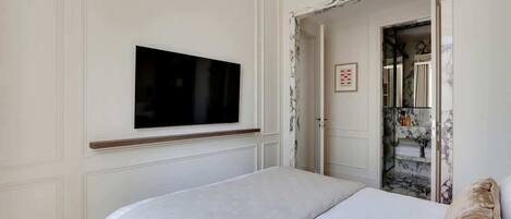 2 bedrooms, iron/ironing board, travel crib, WiFi