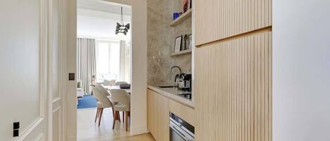 Geladeira, fogão, cooktop, lava-louças