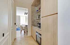 Kühlschrank, Ofen, Herdplatte, Geschirrspüler