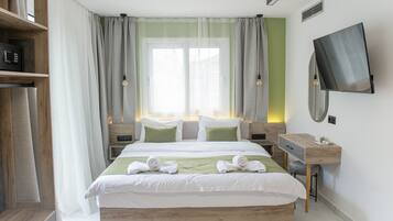 Deluxe Double Room with Balcony | Premium bedding, memory foam beds, minibar, in-room safe