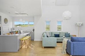 Smart TV - 4 The Vista, Willingcott Nr Woolacombe - Outdoor shower/ On-site pool / EV charger/ Ecohome (Woolacombe)