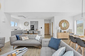 Smart TV, stereo - 7 The Vista - Hot tub - Pet friendly - On-site pool - EV Charger - Ecohome (Woolacombe)