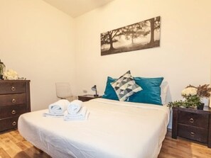 City Apartment | 1 bedroom, iron/ironing board, free WiFi